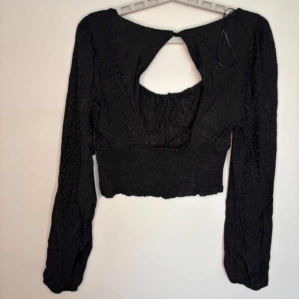 KIRIOUS NEW Cropped Long Sleeve Lightweight Top Womens M Keyhole Stretch Scoop - Picture 4 of 9